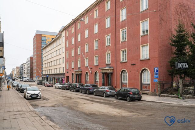 ✨ UNELMOITKO OMASTA KODISTA TURUN SYDÄMESSÄ? ✨  Tule ja ihastu tähän ainutlaatuiseen 172 m² kokoiseen upeaan helmeen, missä historiallinen miljöö ja nykyaikainen mukavuus kohtaavat!  Tässä kodissa erityisesti ihastuttavat:
✨ Korkeat huoneet ja avarat tilat - runsaasti tilaa kasvulle ja yhdessäololle. 
✨ Kaikki Turun keskustan palvelut, kulttuuri ja elämä aivan kävelymatkan päässä.
✨ Hissillinen talo, erillinen sisäänkäynti keittiöön ja uudistetut kylpytilat.  Ps. Haluatko remontoida ja tehdä jotain yksilöllistä? Tässä on tilaisuutesi muokata asunnosta unelmiesi koti! 🛠️💖  Tartu tilaisuuteen ja tutustu asuntoon lisää. Ota heti yhteyttä välittäjäämme Anneen tai kurkkaa asuntoilmoitus Oikotiestä. Löydät linkin biostamme. ☝  Asunnon Sinulle välittää,  Anne Penttinen LKV
040 554 8721
anne.penttinen@eskv.fi
https://www.eskv.fi/myynti/anne-lkv/  ESKV LKV - Yksityinen kiinteistönvälittäjäsi Turussa
👉 Oletko myymässä asuntosi? Ota meidät avuksi! https://www.eskv.fi/myynti/
👉 Haetko vuokralaista asuntoosi? Jätä meille se työ! https://www.eskv.fi/asunnon-vuokrauspalvelut/  #koti #historiallinenhelmi #puolanpuisto #unelmienkoti #eskvlkv #kiinteistönvälitysturku #kiinteistönvälittäjäturku #myytävätasunnotturku #myytävätasunnot #eskvvälittää #yksilöllinen #turku #remontoitavakohde